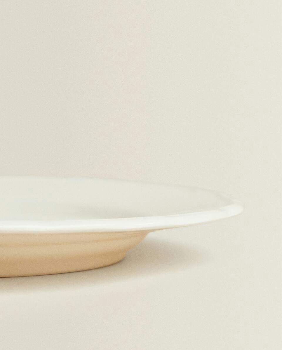 Louça de mesa de barro com borda elevada