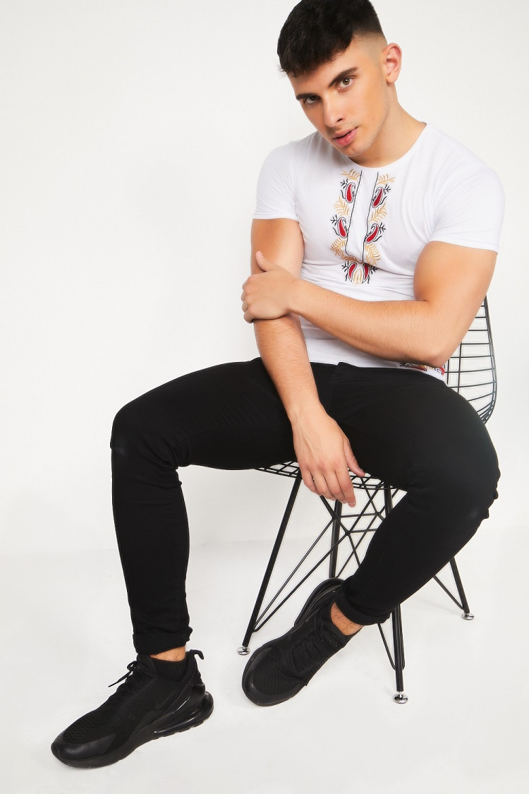 T-shirt blanc avec détails brodé