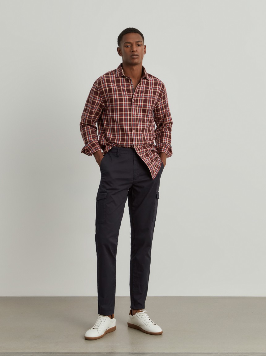 Calças chino estilo cargo slim fit