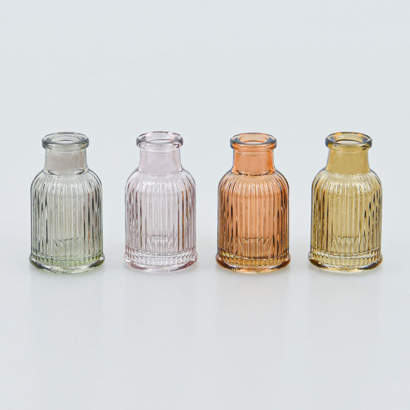 Mini vase strié décoratif