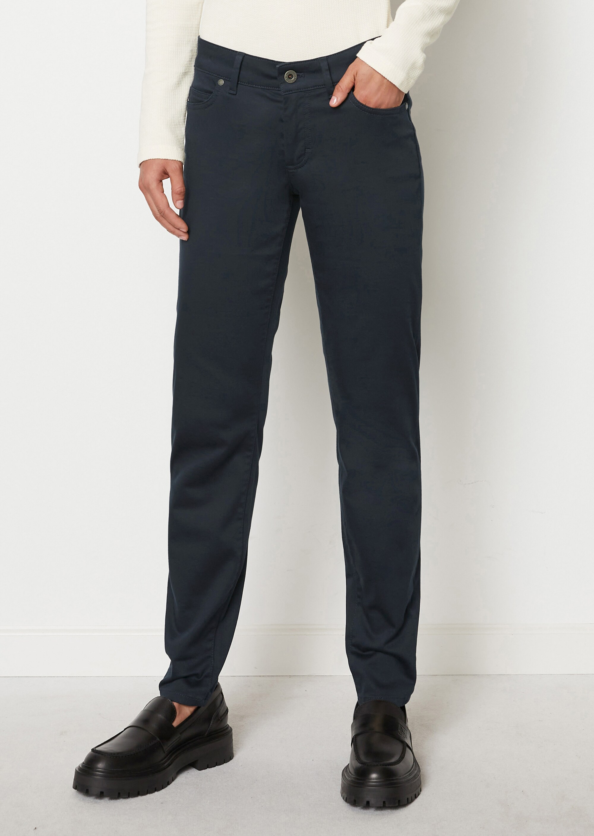 Hose Modell ALBY slim aus Satin-Stretch