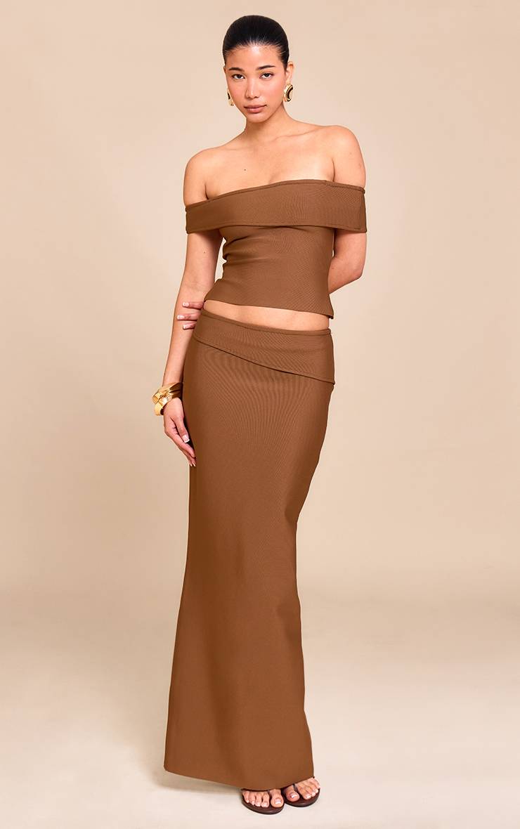 Deep Chocolate Haut Asymétrique En Maille Bandage Ajustée À Col Rabattu