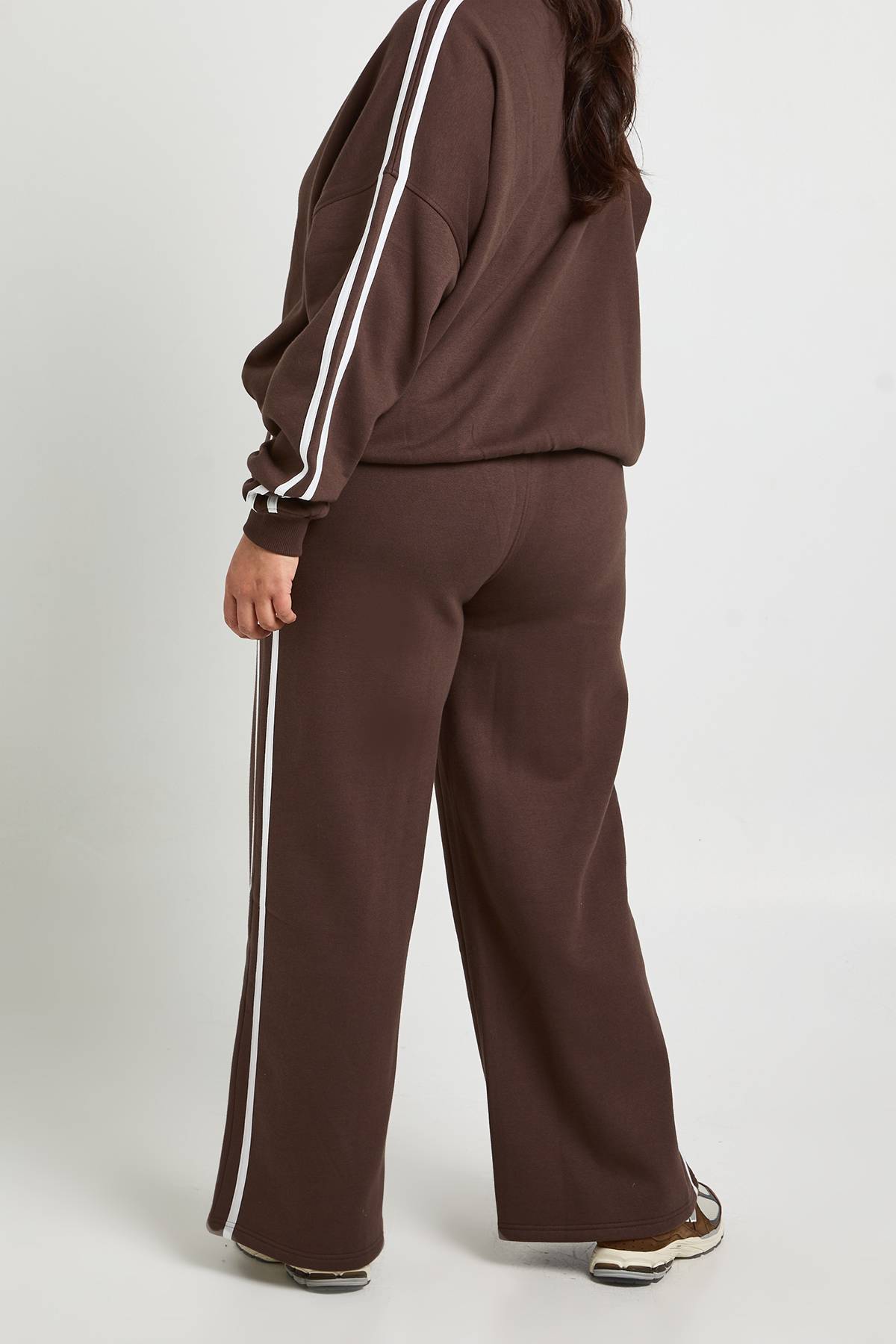 boohoo Joggeurs grande taille à rayure latérale et jambes larges