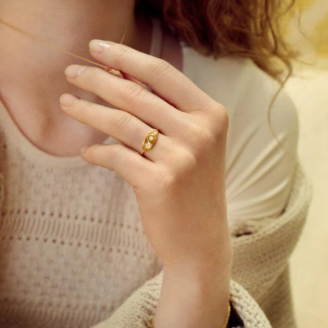 Maanesten  Amarit ring - forgyldt