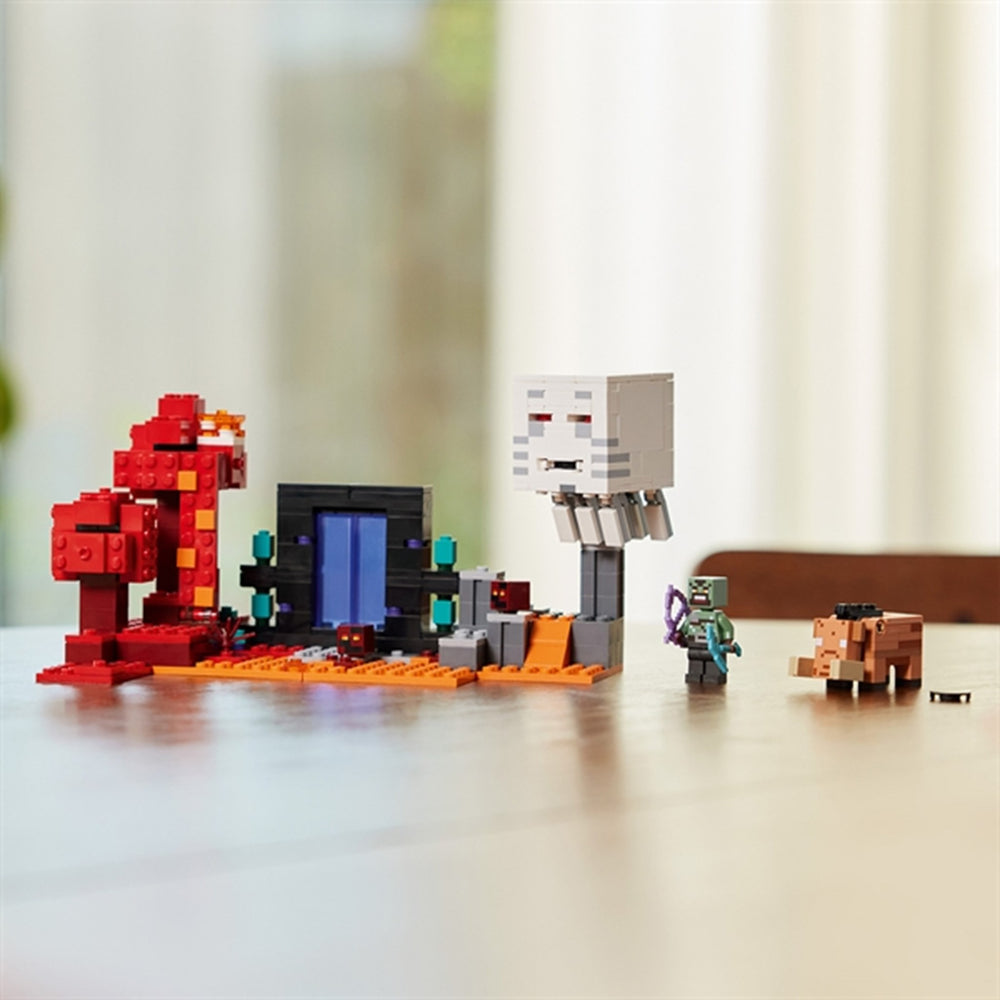 Køb LEGO® Minecraft® Baghold ved Nether Portalen