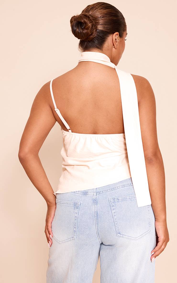 Crème Haut Drapé À Col Bénitier En Satin Martelé Avec Détail Foulard Shape