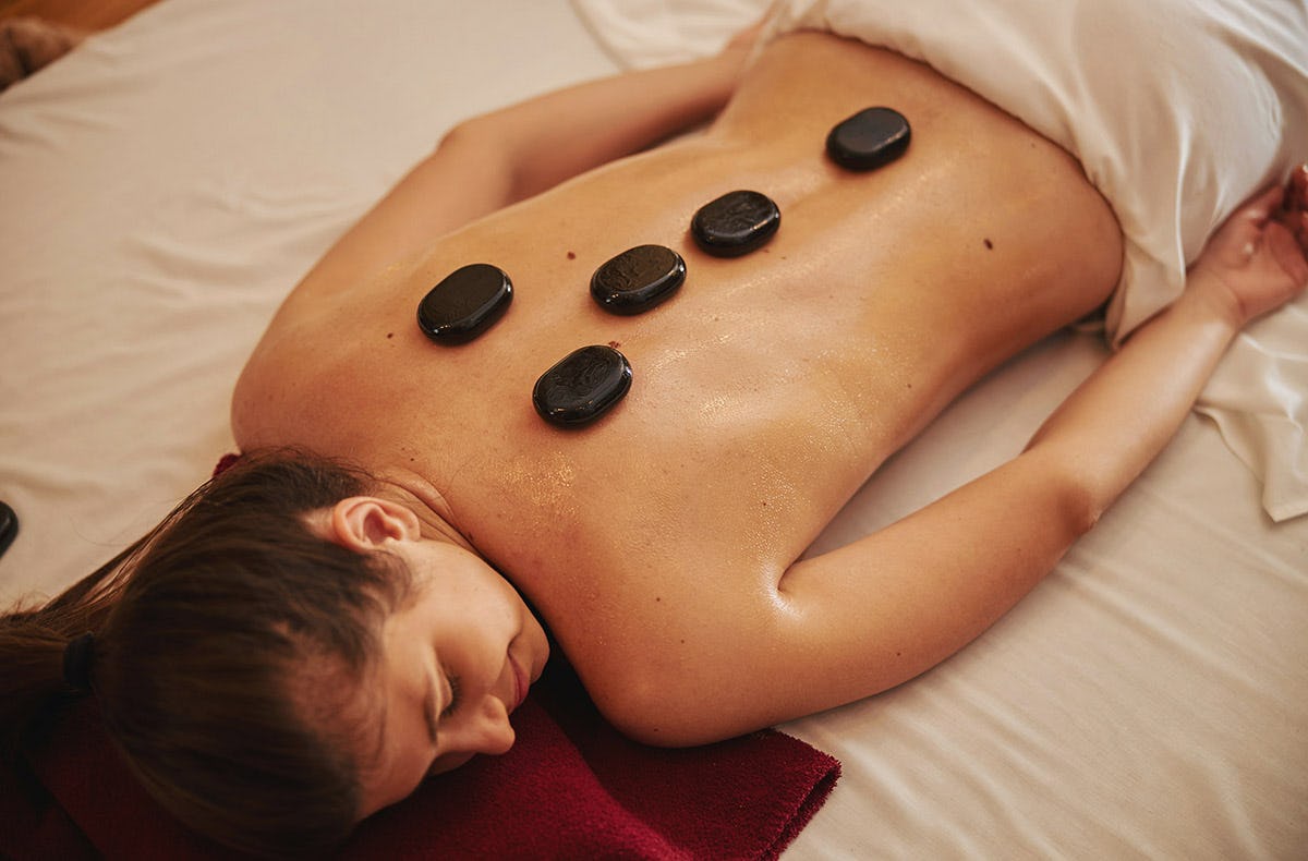Hot Stone Massage Deluxe