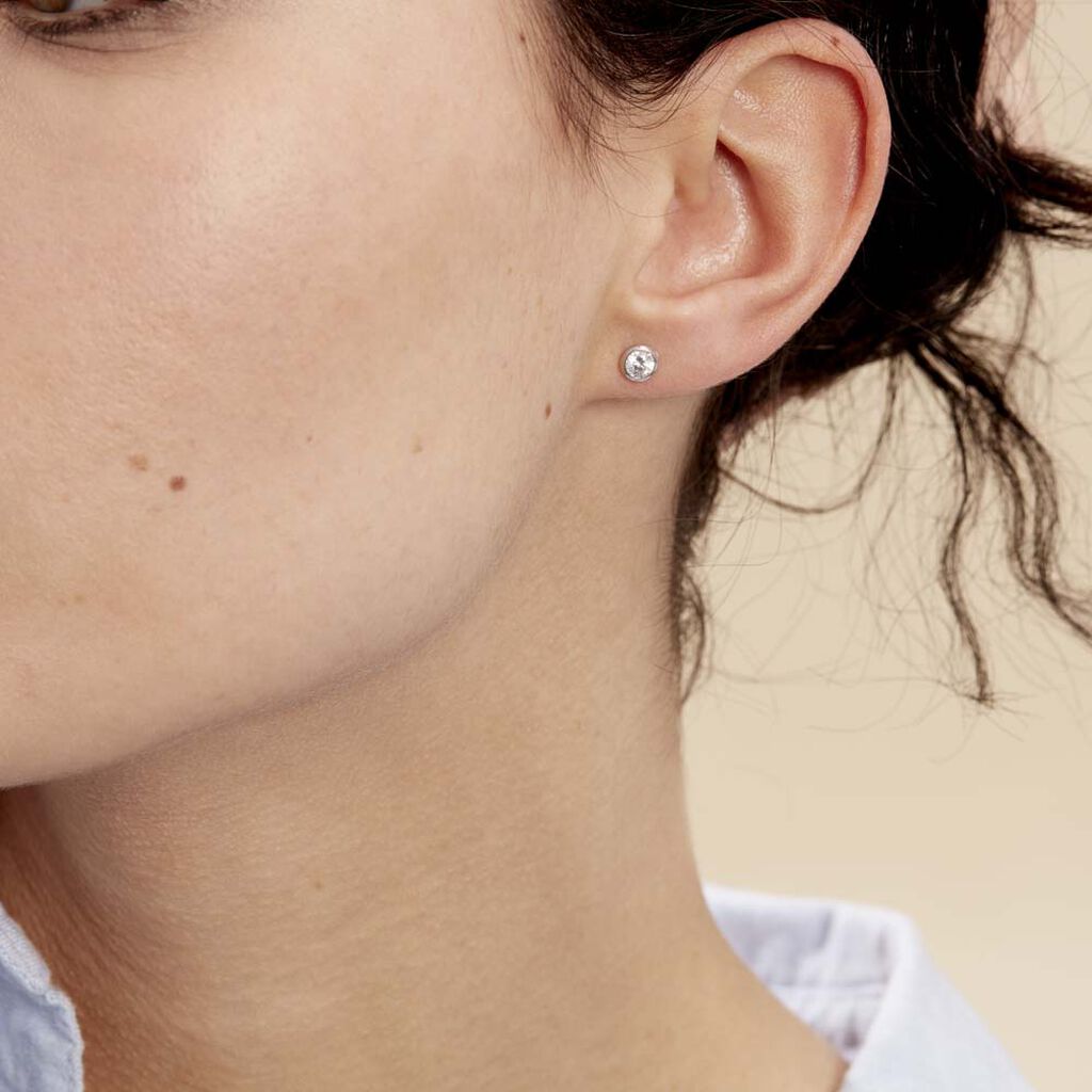 Boucles D'oreilles Puces Elda Serti Clos Or Blanc Oxyde De Zirconium