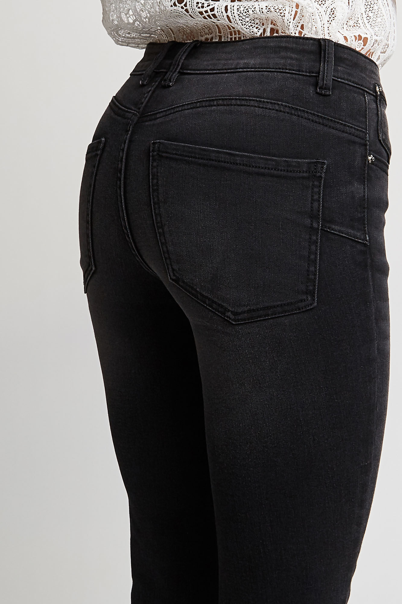 Calça jeans skinny push-up de cintura alta