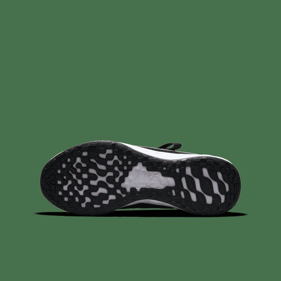 Nike Revolution 6 FlyEase Big Kids' BLACK/WHITE-DK SMOKE GREY