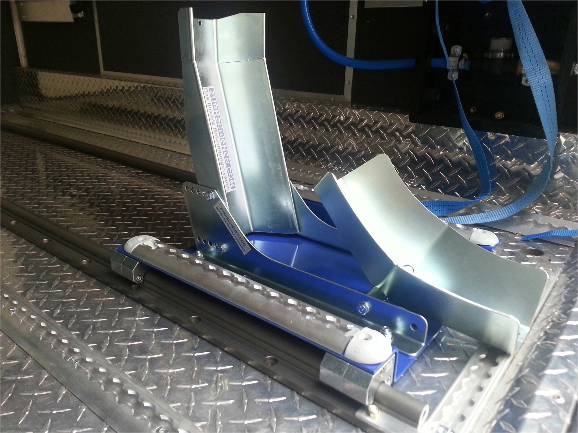 Moto Stand4 Slide
