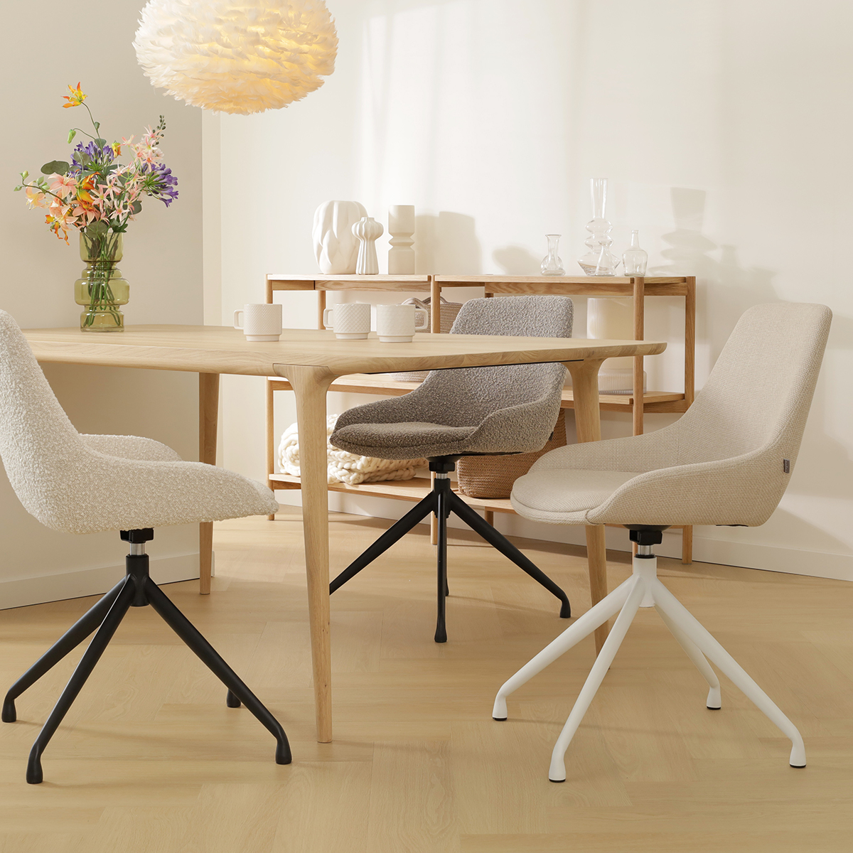 Eetkamerstoel Nola-Isa beige draaibaar - wit onderstel