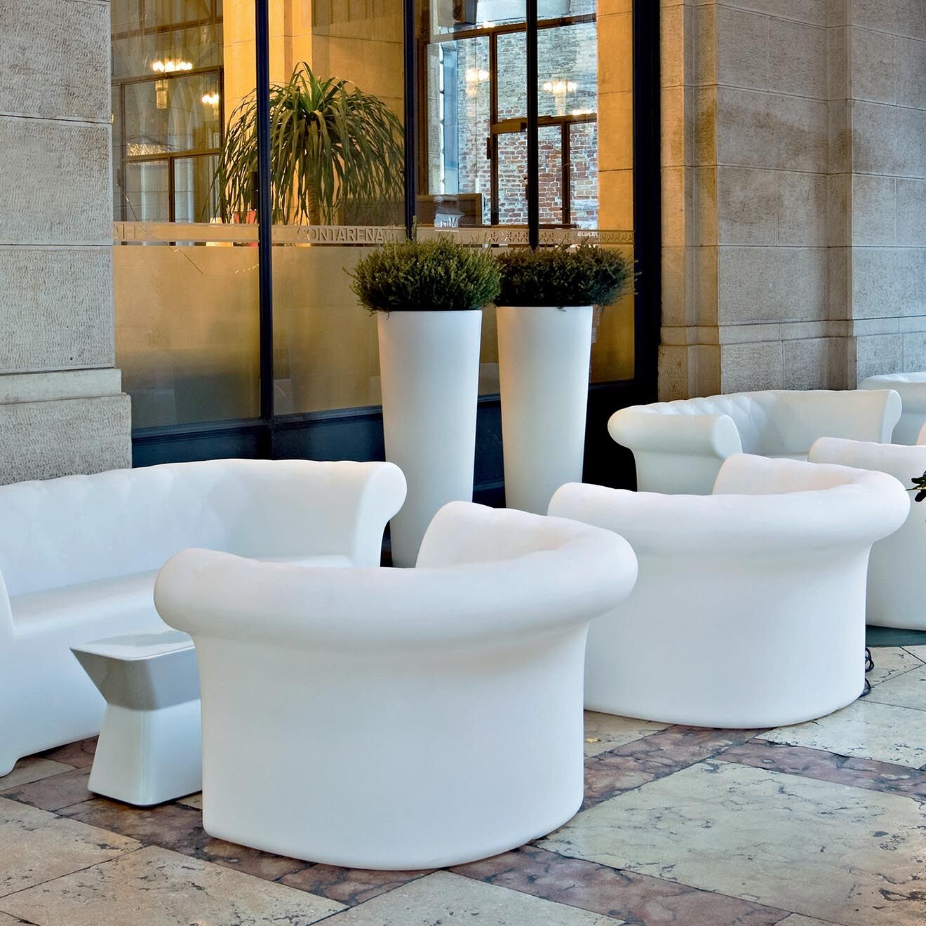 Serralunga Fauteuil Sirchester Design par Bazzicalupo & Mangiarotti blanc - 120x72x82 cm