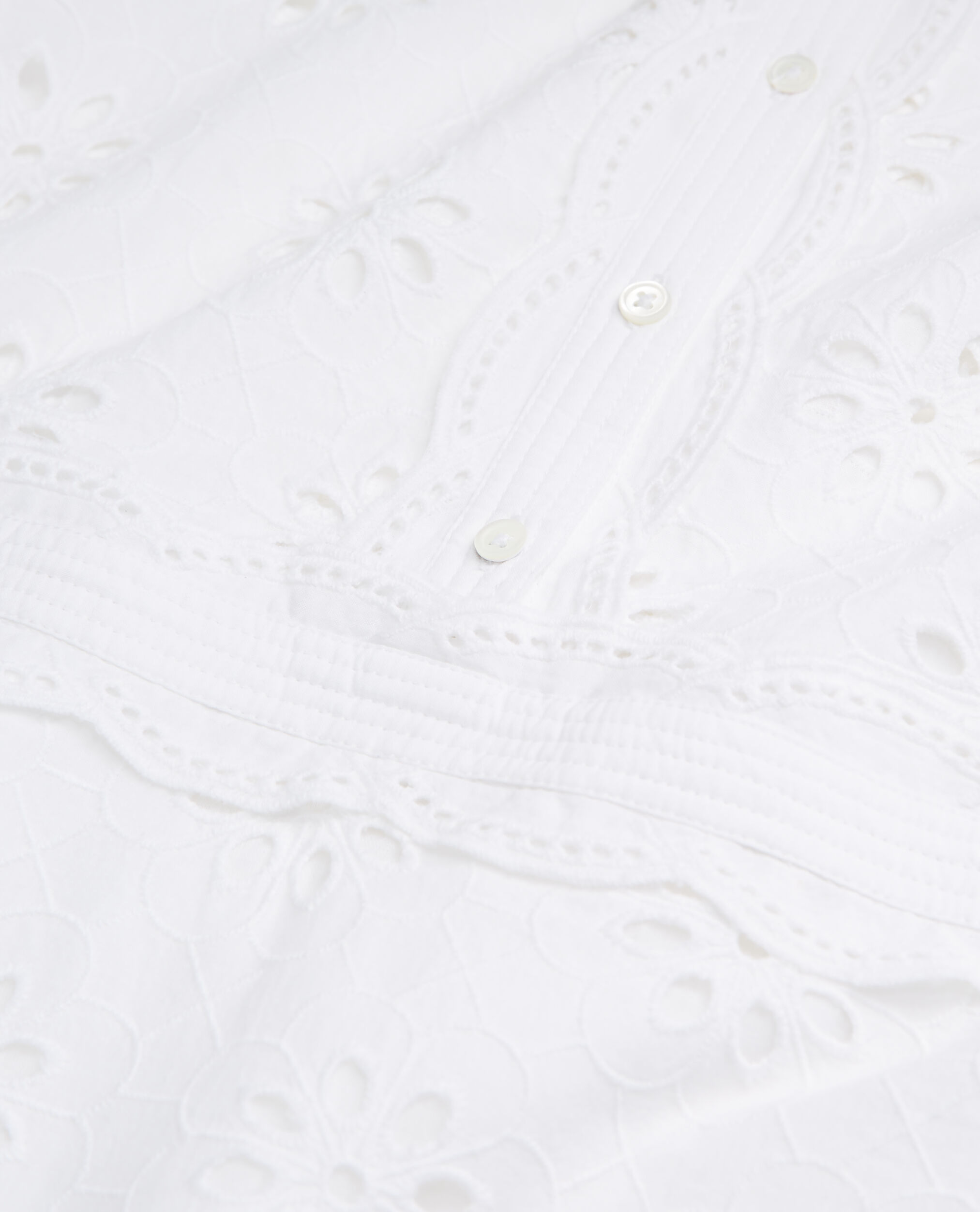 Robe longue blanche en broderie Anglaise
