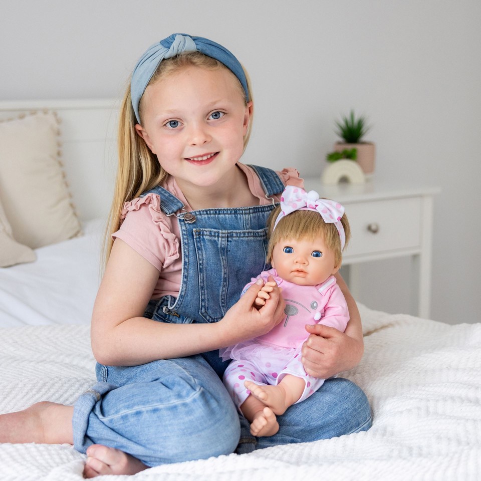 TINY TREASURES - Dukke m. blond hår og pink kanin outfit