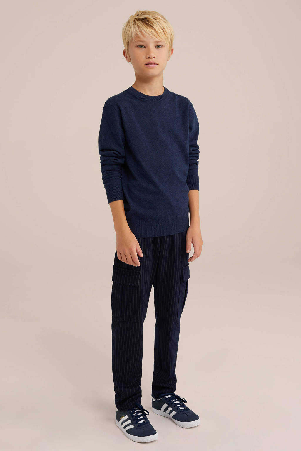 WE Fashion gestreepte cargobroek donekrblauw/wit