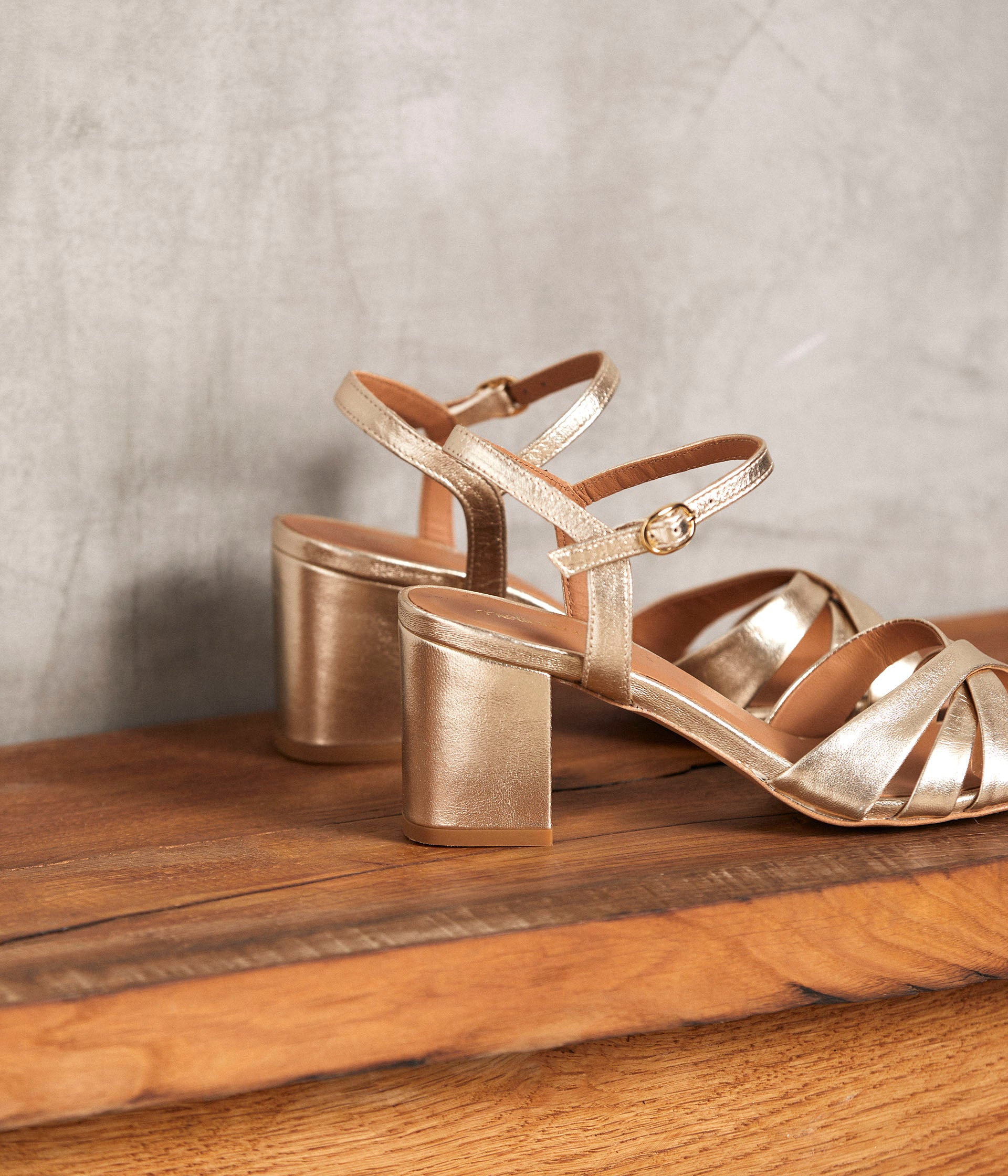 Sandales cuir doré Emanuela