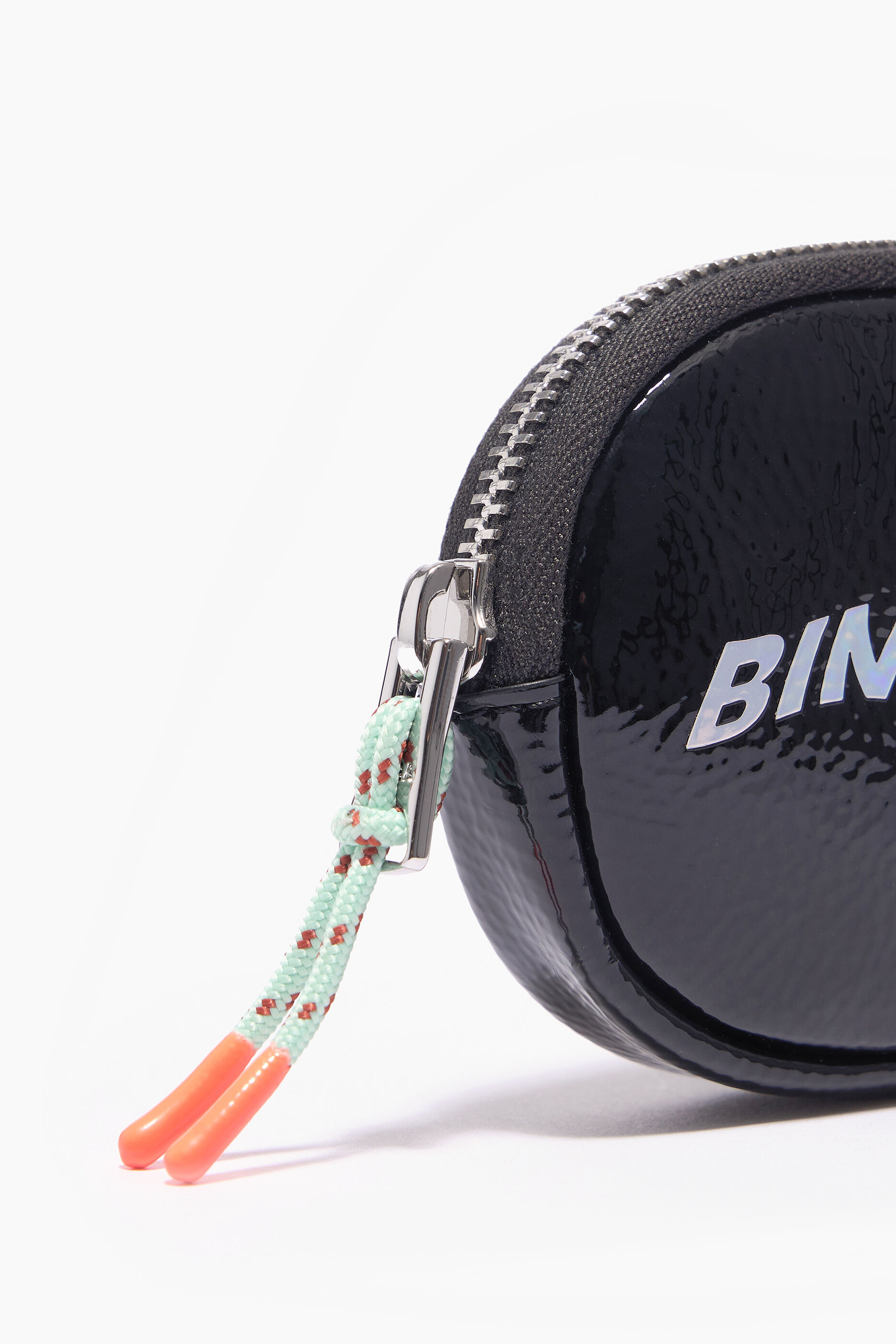 Porta-moedas oval em couro envernizado preto
