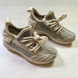 Watch me go - Twinning - milktea/grey