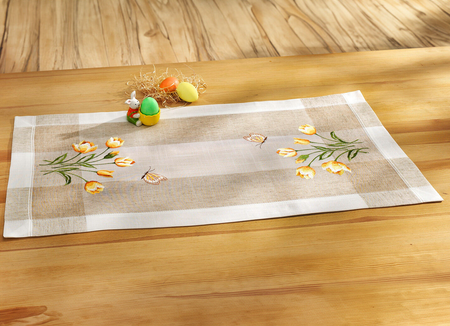 Tisch- und Raumdekoration mit Tulpen und Schmetterlinge