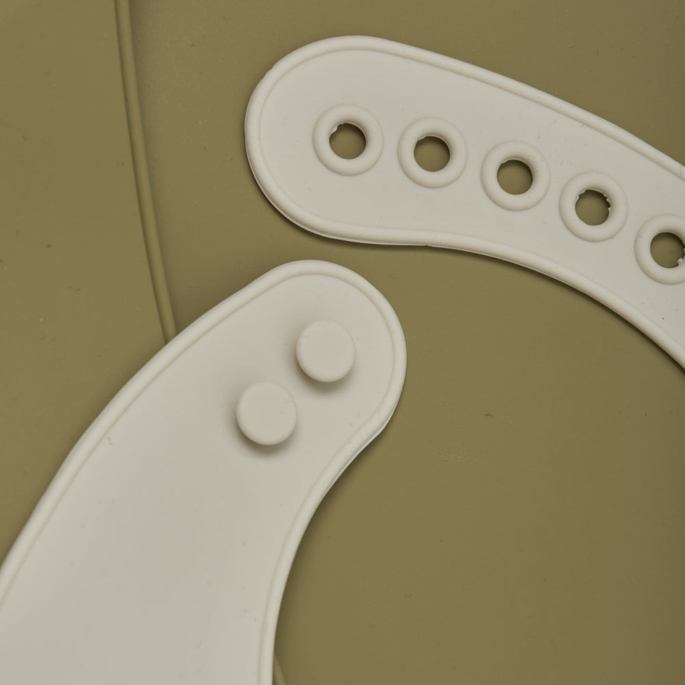 Køb CeLaVi Khaki Silicon Hagesmæk (2-Pack)