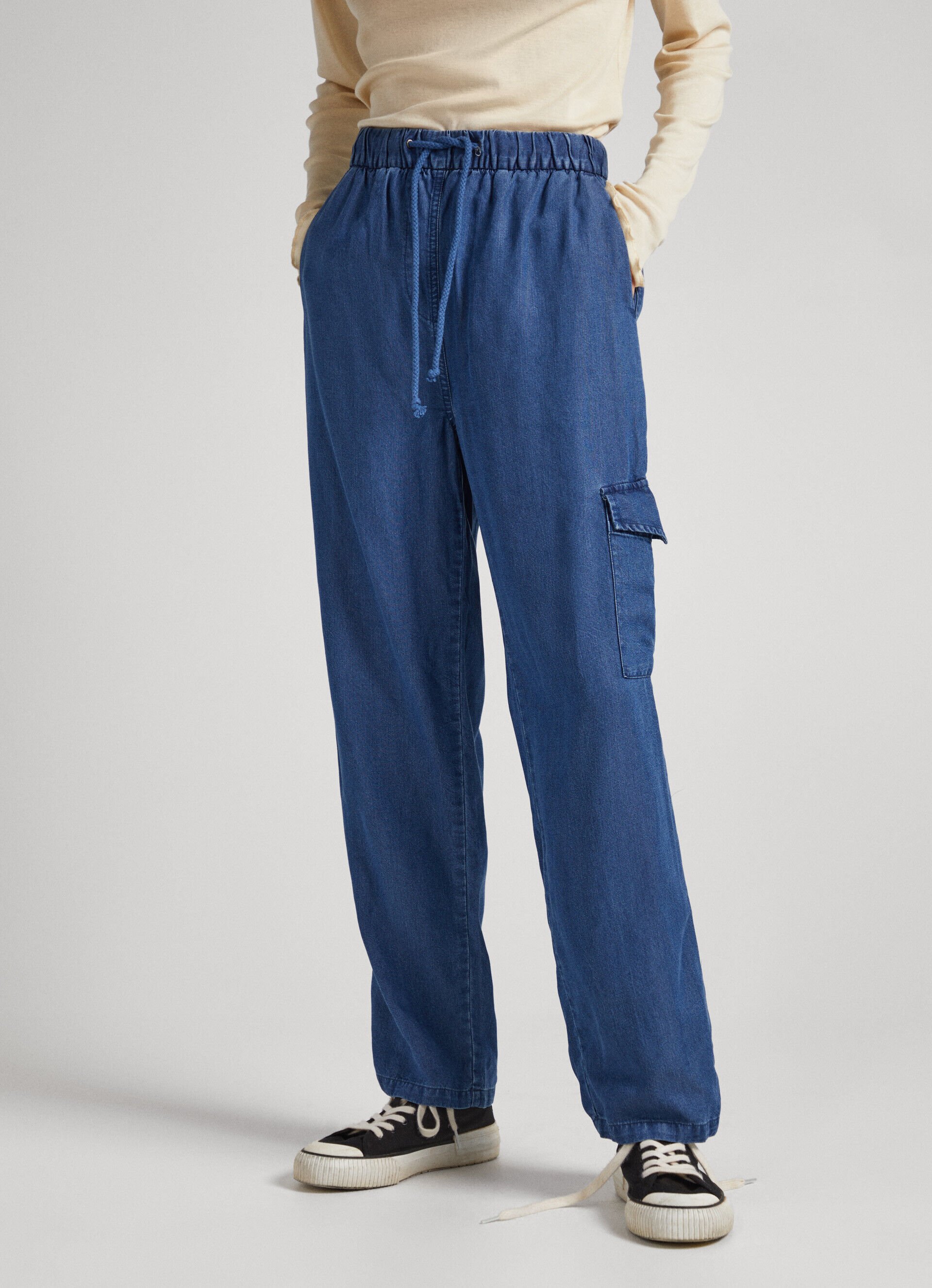 Calça cargo em chambray - azul chambray