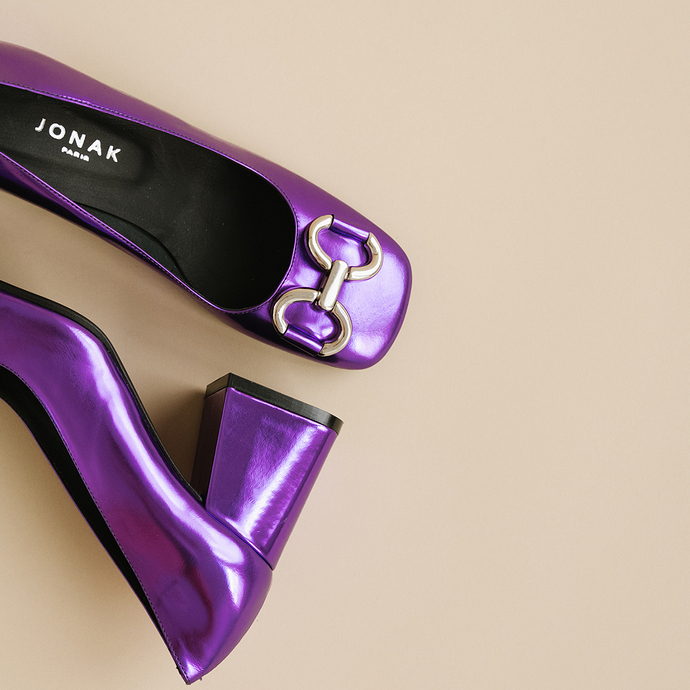 Escarpins à boucles argentées  en cuir metallisé violet
