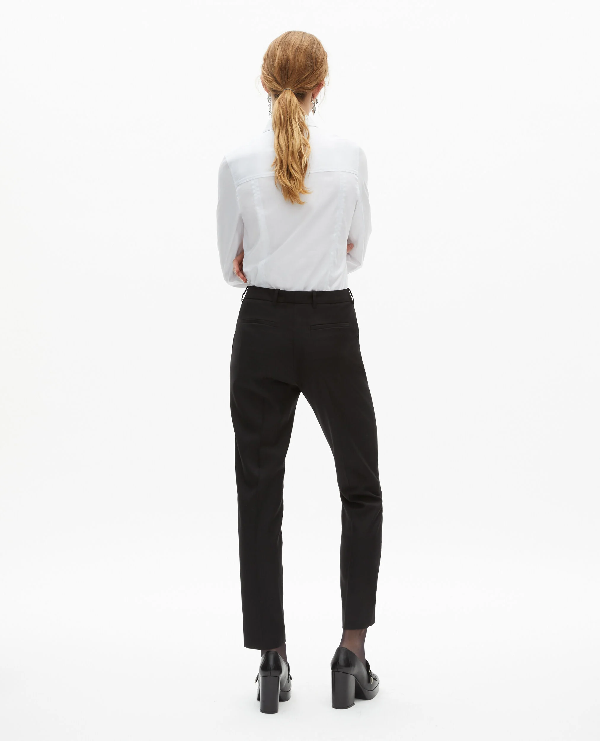 Pantalon tailleur en laine coupe ajustée noir