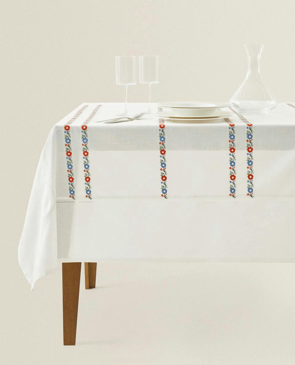 TOALHA DE MESA DE ALGODÃO BORDADA