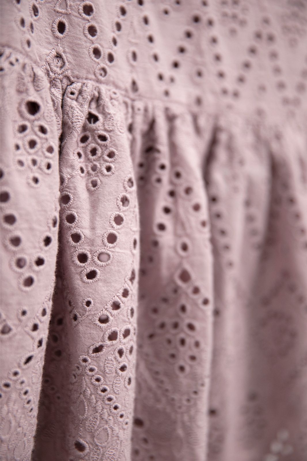 Paarse ruffle rok met broderie anglaise