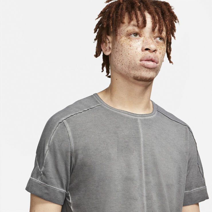 Nike Yoga Nomad Specialty Dyed T Shirt Grå