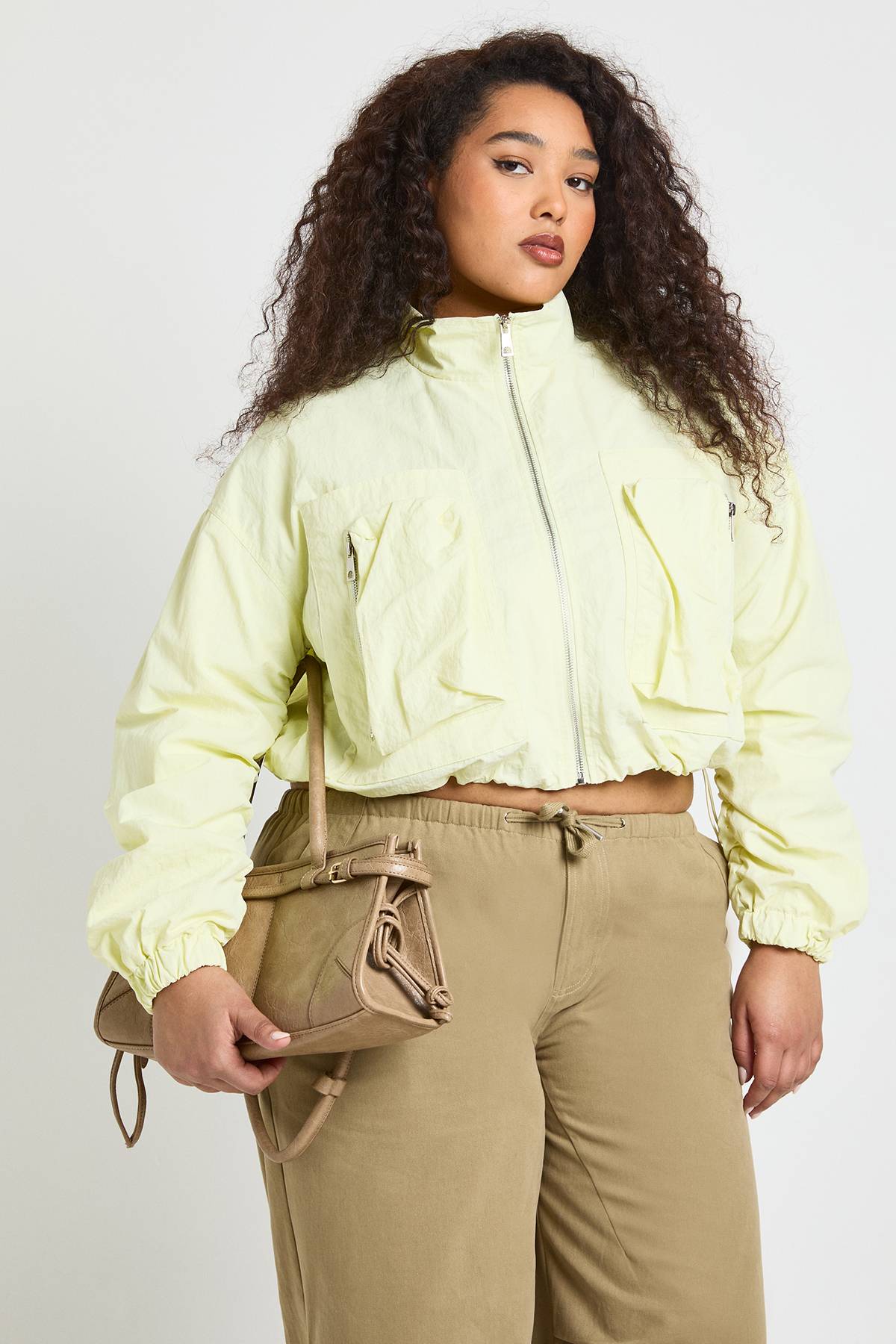 boohoo Veste Utilitaire Courte À Col Montant Grande Taille