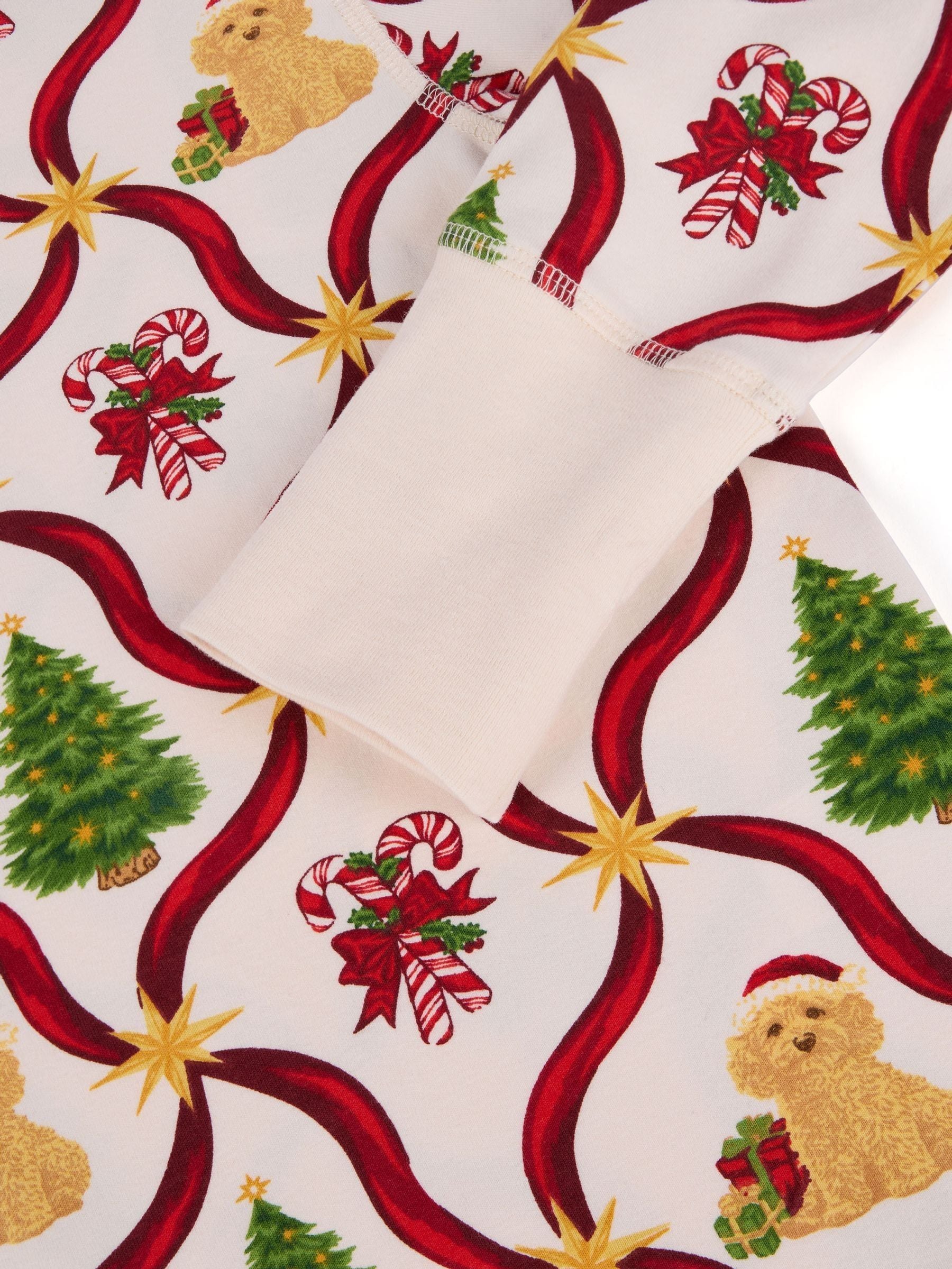 Chelsea Peers lange pyjama met kerstboom en hond