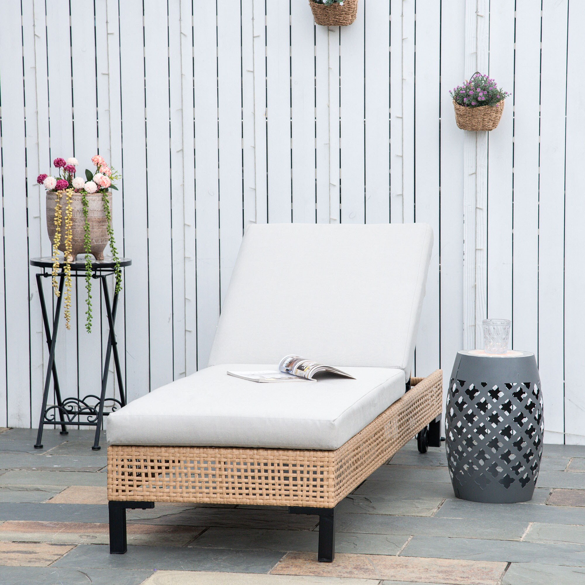 Outsunny Gartenliege mit verstellbarer Rückenlehne bunt 65L x 200B x 31H cm