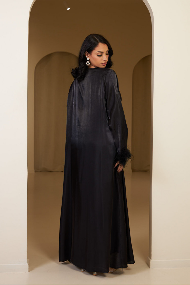 Ensemble 3 pièces abaya + gilet + voile satinée et plumes noir