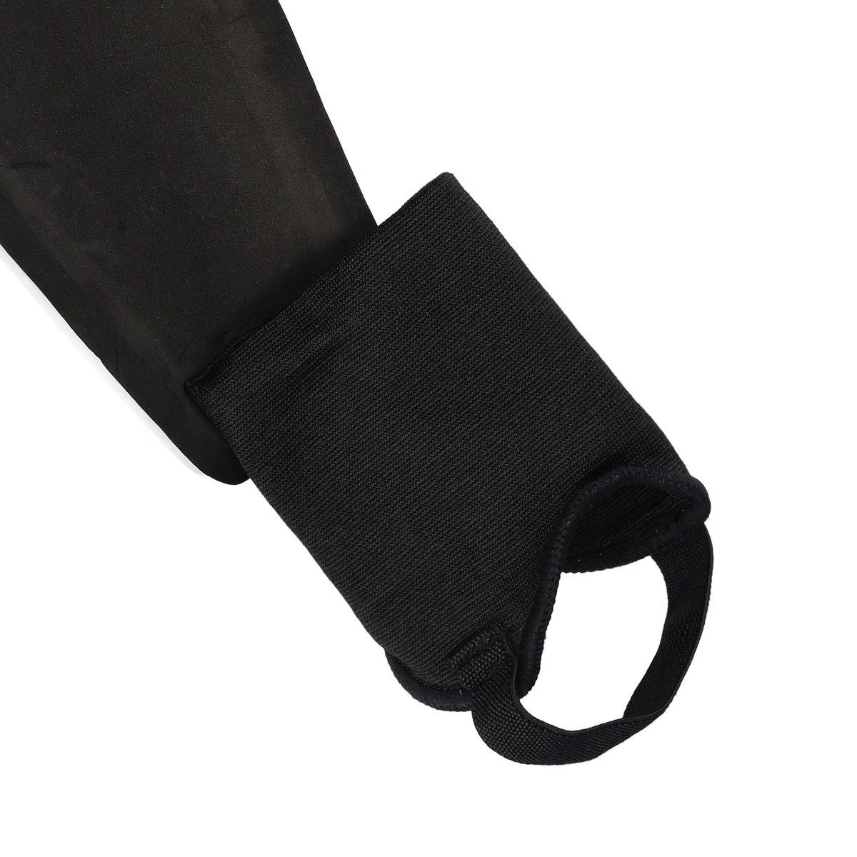 Caneleira Nike Charge Guard