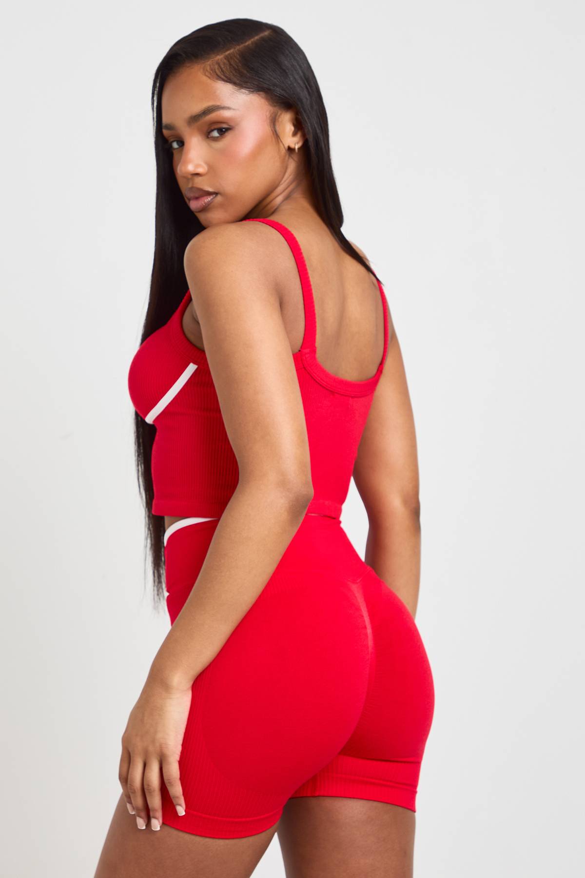boohoo Short Actif Sans Couture Côtelé À Détails Contrastants Avec Effet Gainant Et Taille Cache-cœur