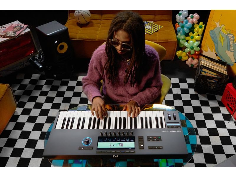 Native Instruments Keyboard Controller Kontrol S49 MK3 inkl Controller-Keyboard mit 49 halbgewichteten Tasten und Komplete 15 Standard