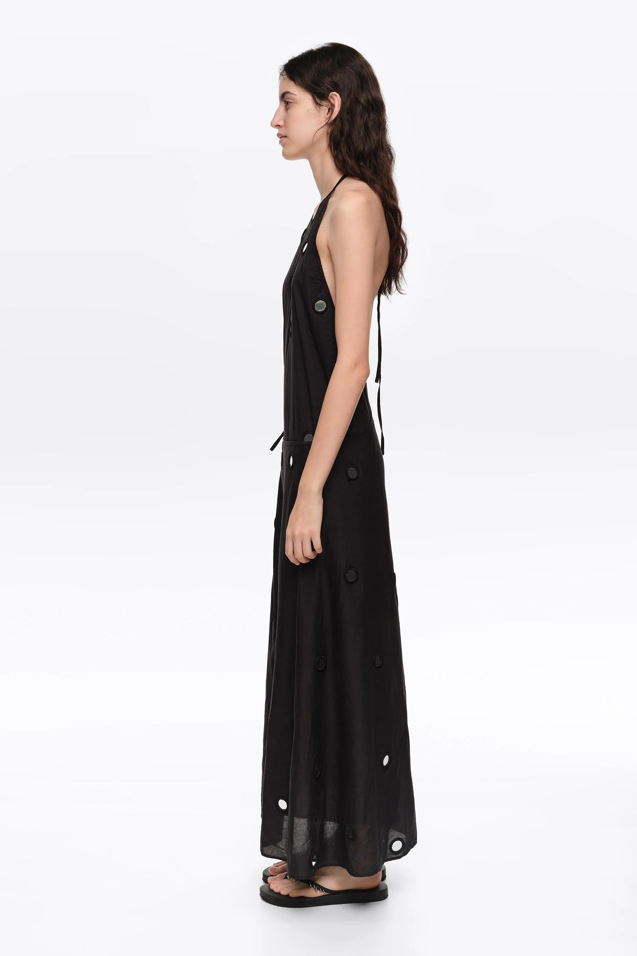 Vestido sarongue preto espelhado com decote halter