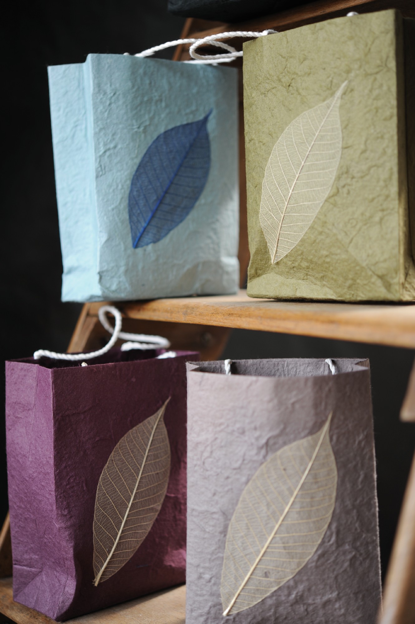 Tasche aus handgeschöpftem Papier, blau, L 11,5 cm, B 5 cm, H 16 cm günstig bestellen
