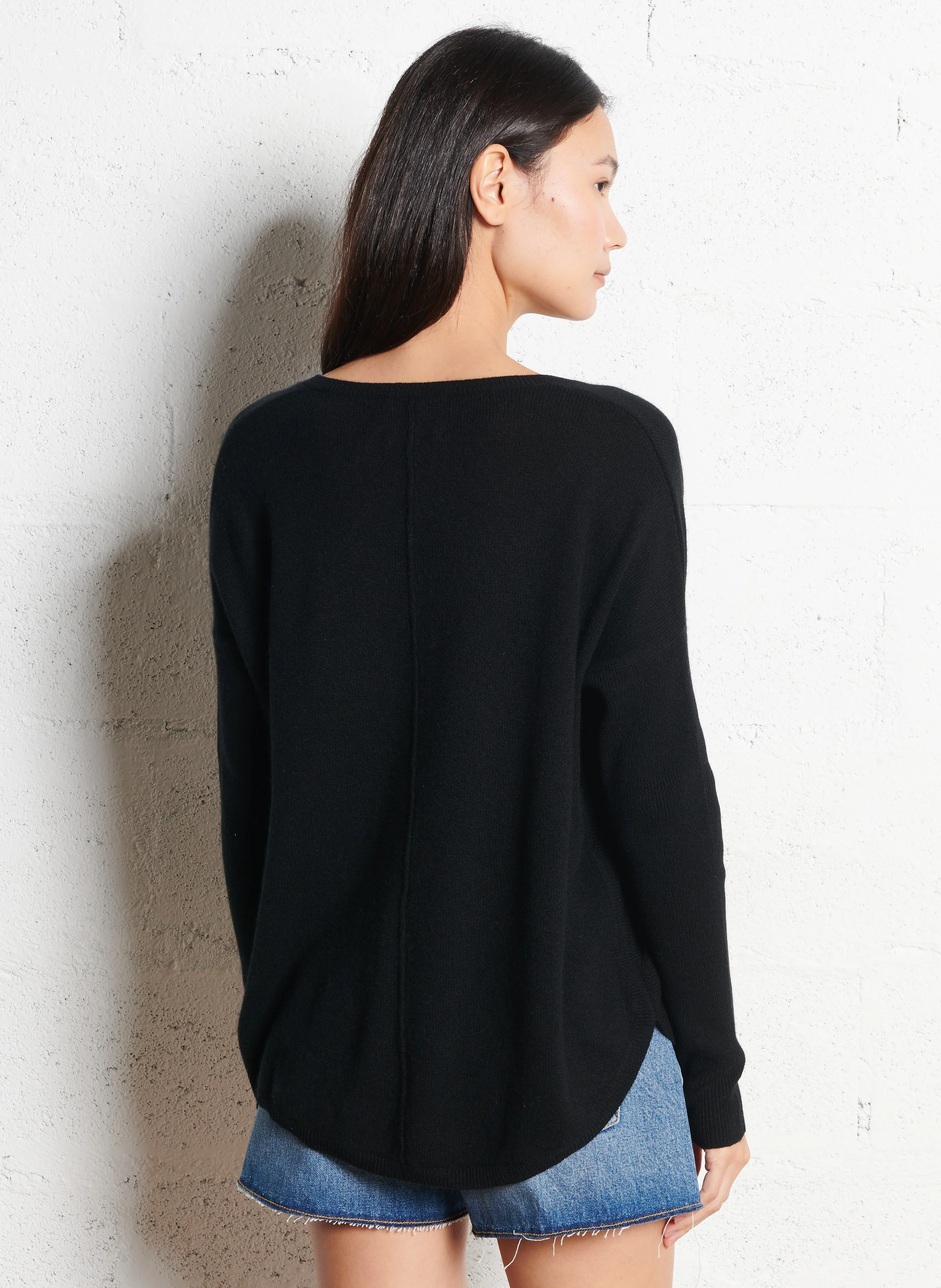 MISHA - Pull col V oversize en cachemire | Noir