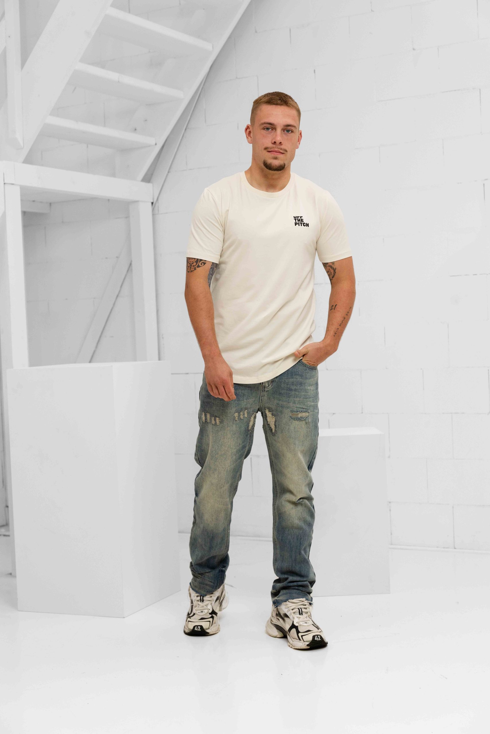 Off The Pitch Fullstop Slim Fit T-Shirt Heren Gebroken Wit/Oranje