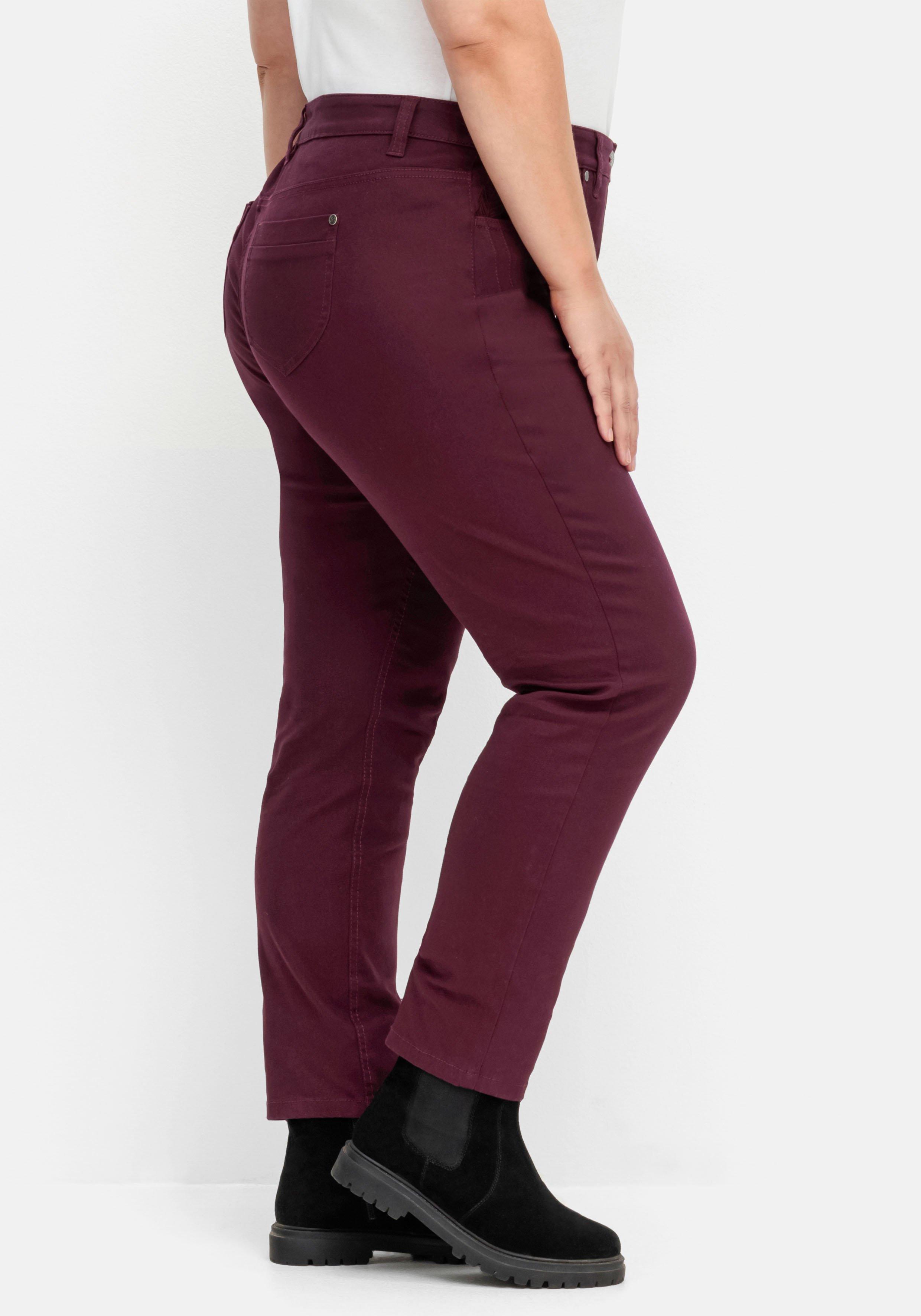 Schmale Twillhose mit Stickerei und Ziernähten