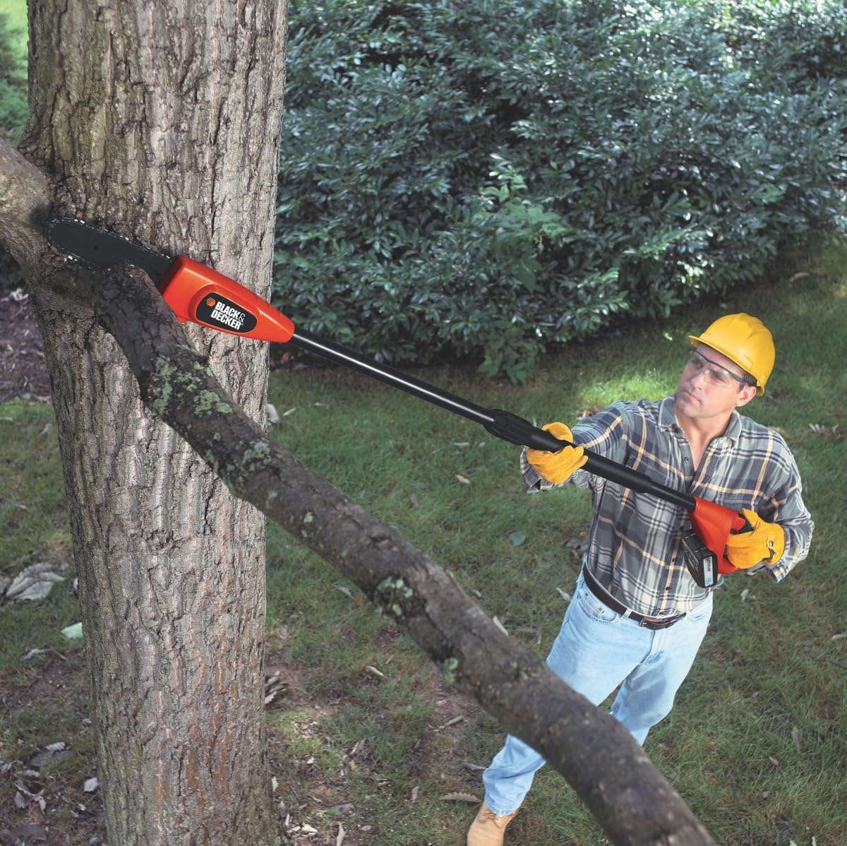 Black+Decker 18V Akku-Hochentaster (für Reichweite bis 4m, geeignet für schwer erreichbare Äste, schnelle Höhenanpassung, Schnittstärke, 17 cm, Schwertlänge 20 cm, ohne Akku und Ladegerät) GPC1820LB