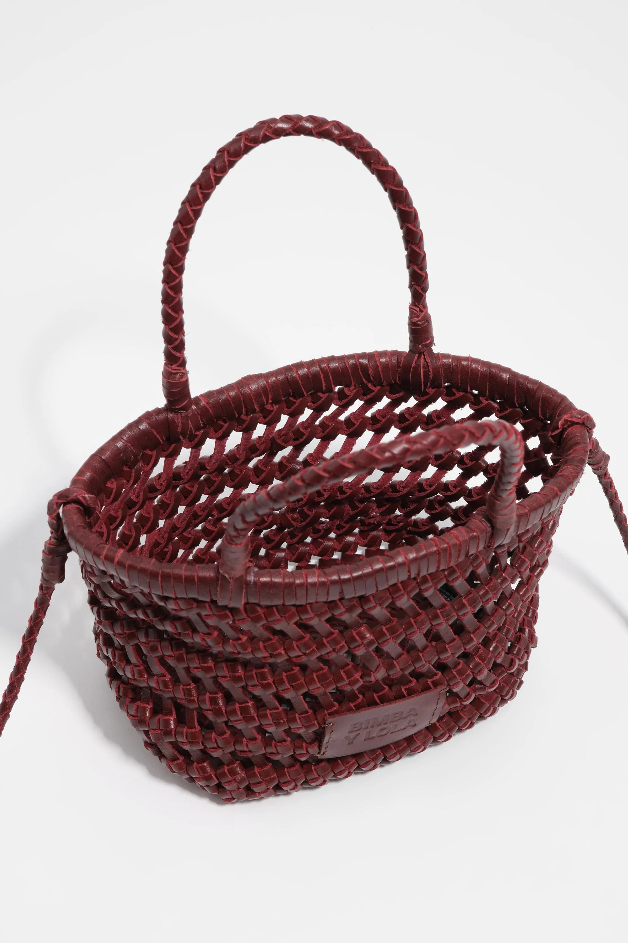Bolsa mini de couro trançado cor cereja escura