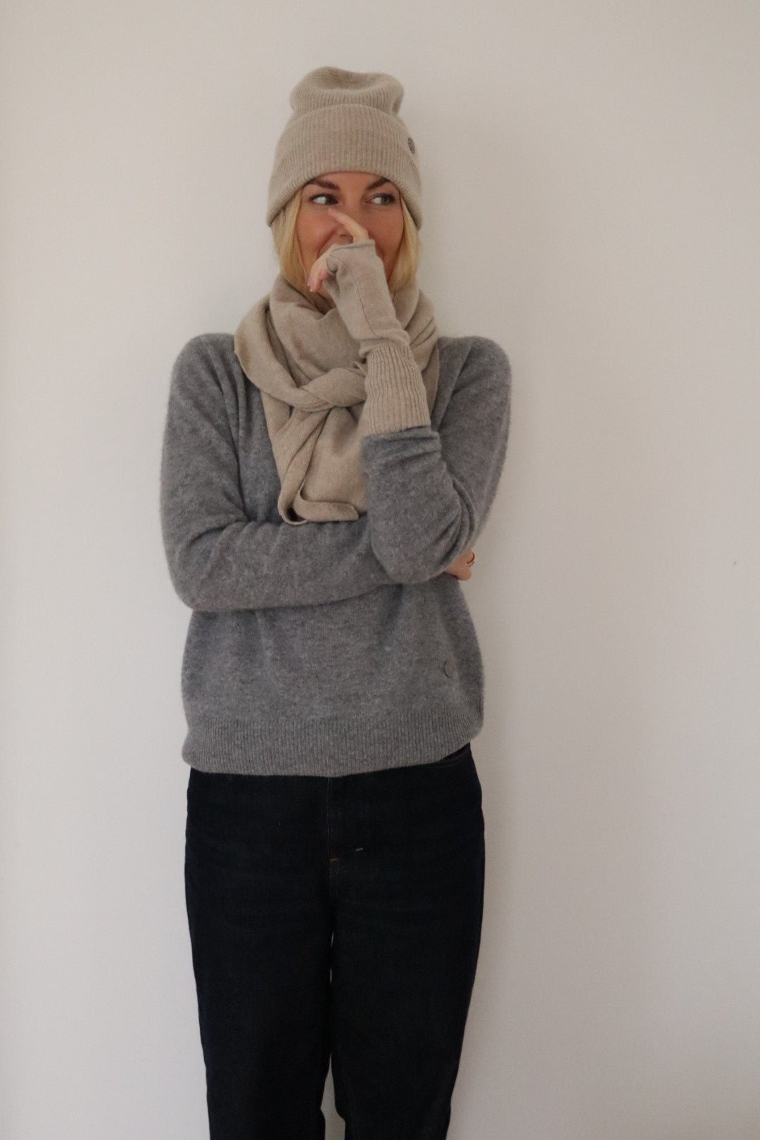BETA studios  Triangle Cashmere halstørklæde - Sand Mel