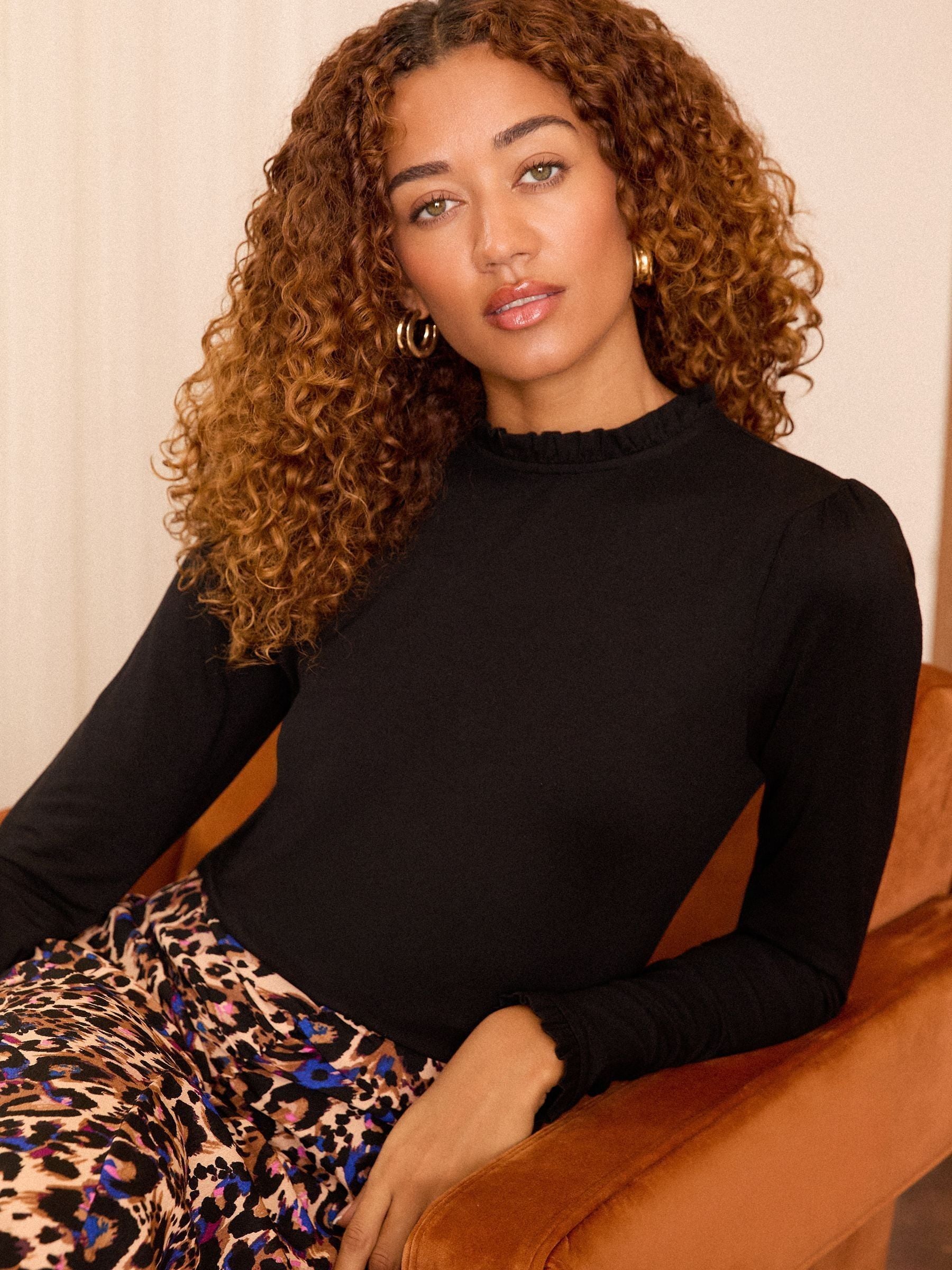Zwart - Love & Roses jersey top met ruches aan de hals en lange mouwen