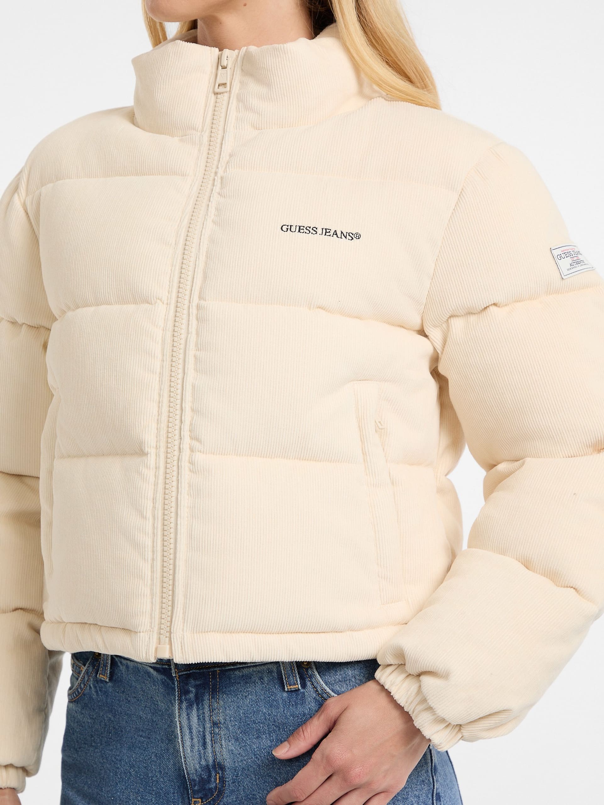Jaqueta puffer cropped de veludo cotelê