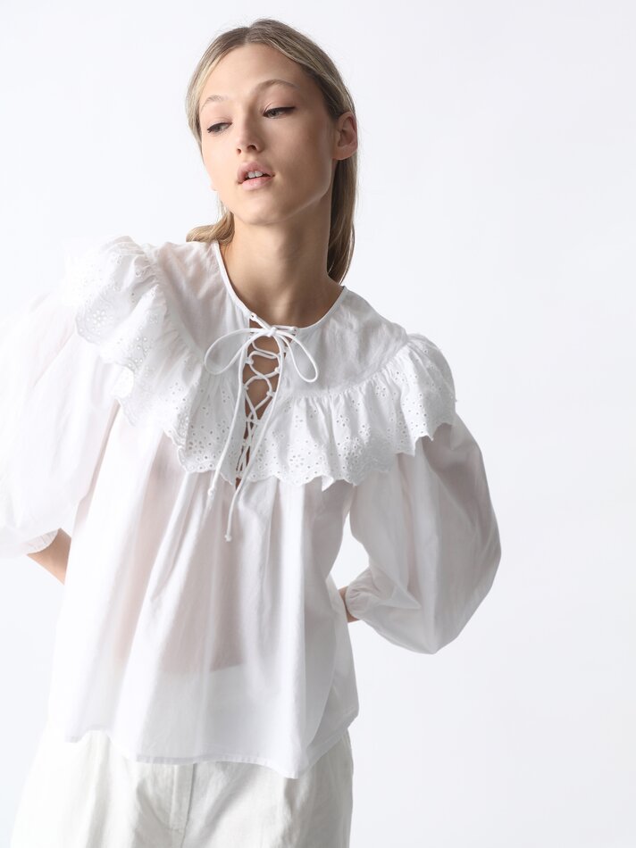 Blusa com detalhe de babado - Branca
