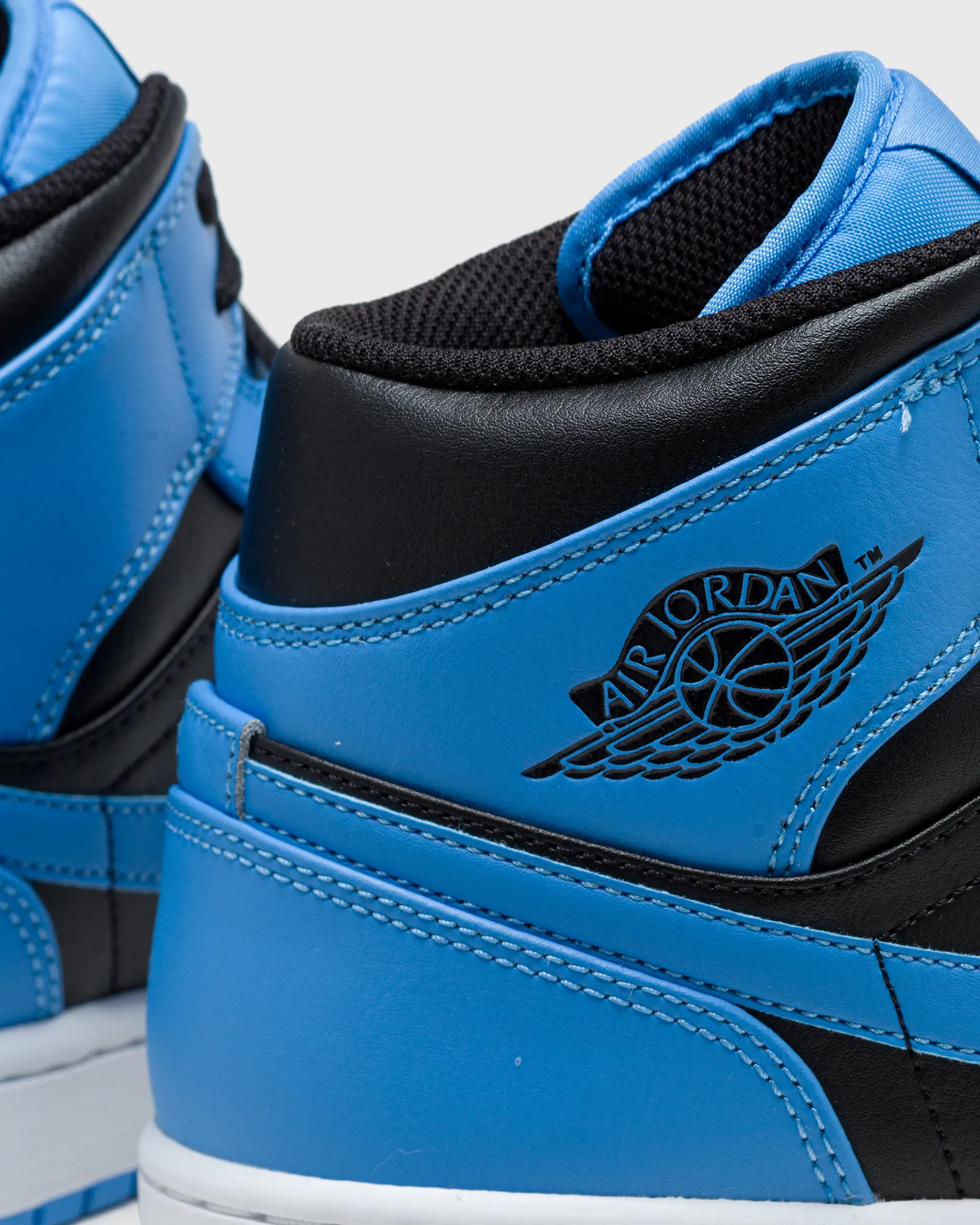 Jordan AIR JORDAN 1 MID 'University Blue'